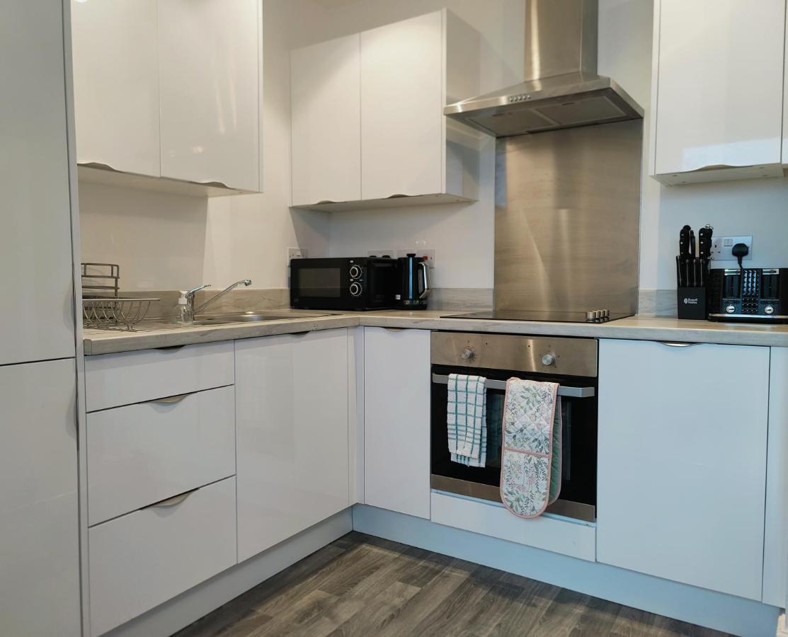 City Centered 2 Bed Serviced Apartment- Sherpa Homes Суиндон Экстерьер фото