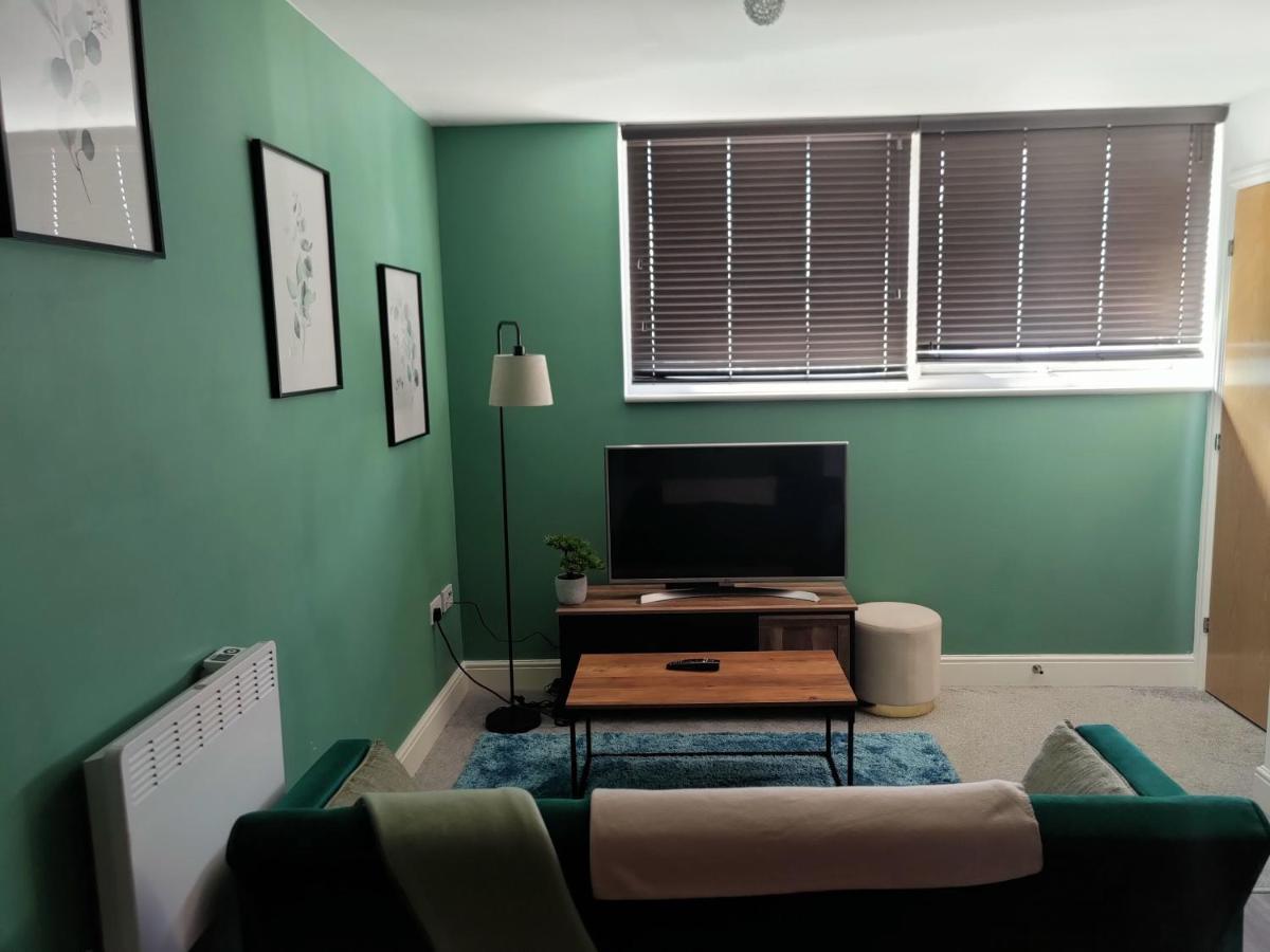 City Centered 2 Bed Serviced Apartment- Sherpa Homes Суиндон Экстерьер фото
