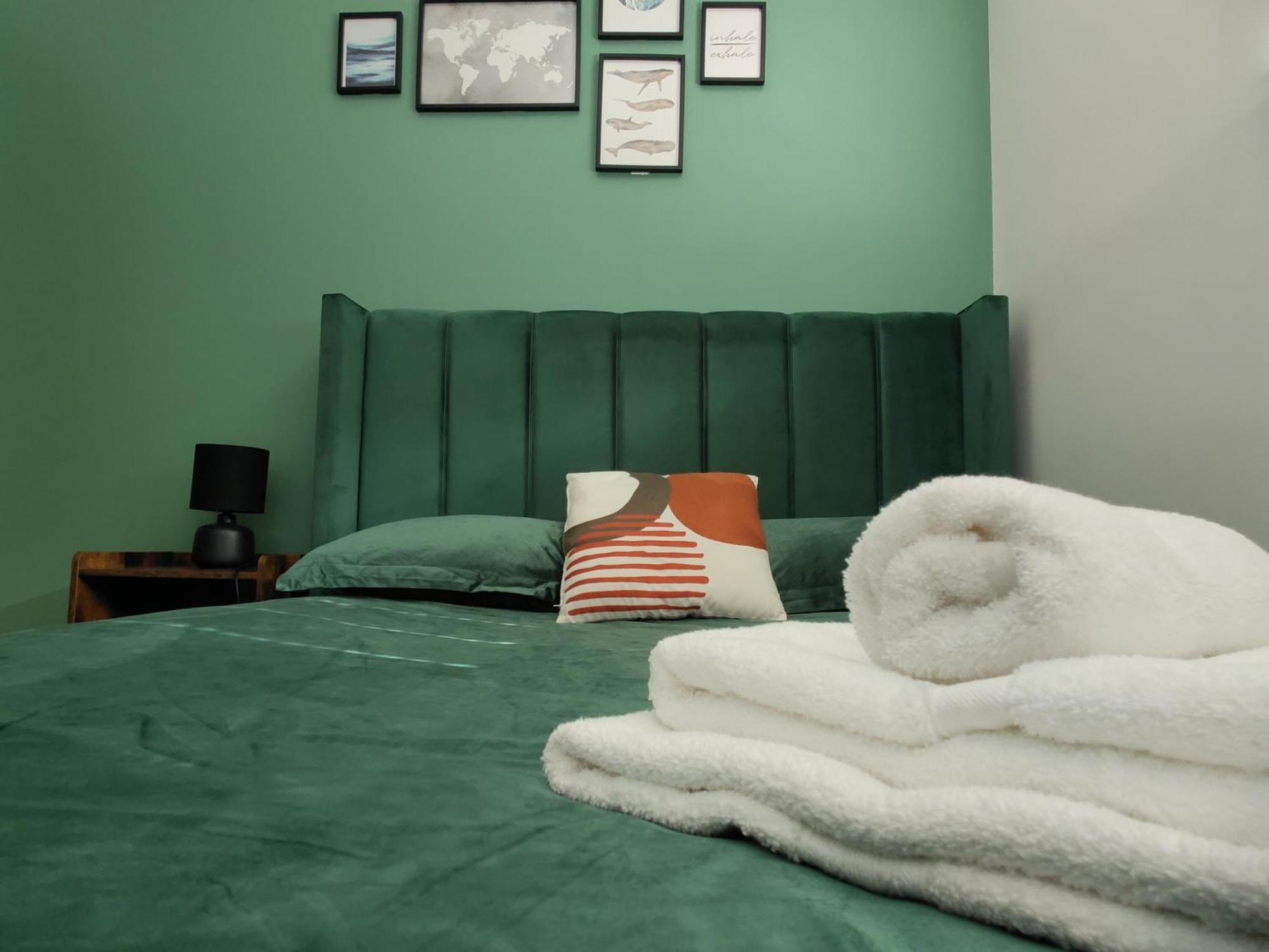 City Centered 2 Bed Serviced Apartment- Sherpa Homes Суиндон Экстерьер фото